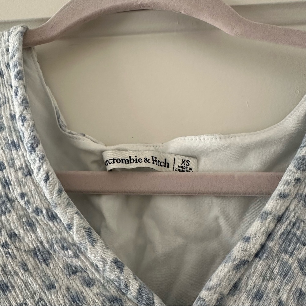 Abercrombie & Fitch Floral Knot-Front Flutter Sleeve Crop Top XS EUC - Picture 8 of 12